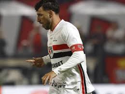 Calleri recebe cobranças e xingamentos mencionando falta de gols e pedidos de quase R$ 2 milhões em salários do São Paulo