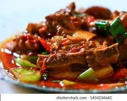 Gambar Tengkleng Solo, a spicy goat meat dish.