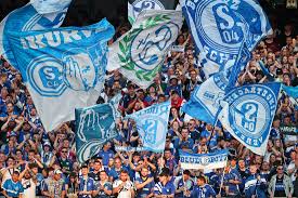 Schalker Vereinsführung vor Pokalabend mit klarer Ansage an Fans: Vereinsfarben lieber im Schrank lassen
