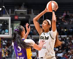 Lisa Leslie inspiring the next generation