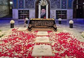 حکم خواندن نماز لیله الدفن برای امام شهید انقلاب چیست؟
