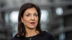 Katherina Reiche: Bundeswirtschaftsministerin will Stopp von Frühverrentungsprogrammen