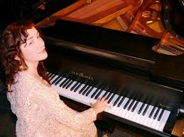 Nora Tagle am Piano in Leipzig - Nora Tagle