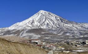 عکس | تصویری تلخ از قله دماوند در میان حجم انبوه آلودگی هوا در تهران