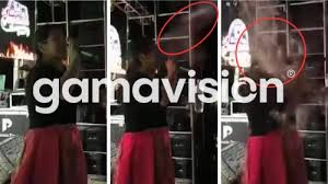 VIDEO: Agreden a cantante en pleno escenario