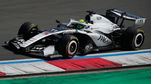 Checo Pérez terminó último en la Sprint de China