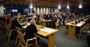 "MZ musiało czekać 2 godz. na klakierów". Nocne emocje w Sejmie