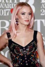 Resultado de imagem para looks brits awards 2017