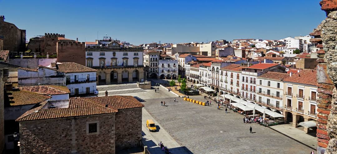 Cáceres‎