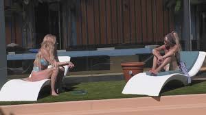 Grande Fratello VIP: Le confidenze di Paola ad Alessandra e i commenti dei VIP Video