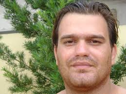 A polícia e o Corpo de Bombeiros procuram pelo universitário Renato Nunes Pimentel de 30 anos. Ele está desaparecido desde sábado, na região da Fazenda ... - 479737_391161314291338_1557728823_n