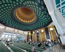 Gambar Masjid Raya AlAkbar Surabaya