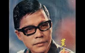 This fly looking fellow is Huang Qing Yuan (黄清元) – a Singaporean Mandarin-language crooner who released four albums of A Go Go music and Garage Rock with ... - screen-shot-2011-12-04-at-4-17-10-pm