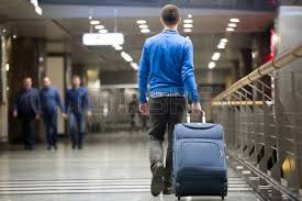 Resultado de imagem para imagens homem viajando