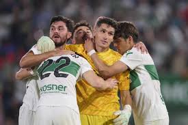 Dituro culmina su 'sorpasso' a Iñaki Peña en el Elche