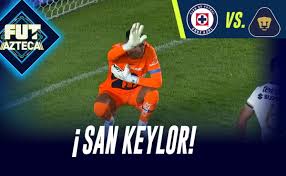 ¡OTRA VEZ SAN KEYLOR! Tremenda atajada salva a Pumas ante Cruz Azul