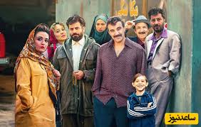 (عکس) محسن تنابنده، گلاره عباسی و نوید محمدزاده در نمایی از فیلم "زودپز" با تیپ دهه 60