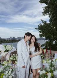 강균성, 14세 연하 배우 유하진과 결혼식…"평생 함께 걸어갈 사람" [N디데이]