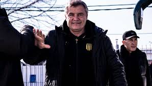Peñarol: Aguirre y Ruglio Cuestionan Arbitraje Tras Derrota Con Liverpool - Imagen principal del artículo