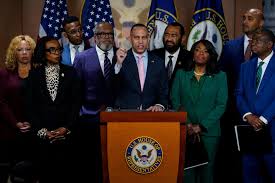 Jeffries vows Democrats will win House majority in 2026 and 'bury' Republicans in 2028 redistricting