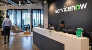 ServiceNow traci 14% po opóźnieniach dealów na Bliskim Wschodzie; presja na marże