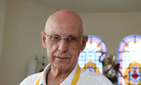 Vereador acusa padre Julio de usar dinheiro paroquial em ação judicial
