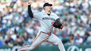 Minnesota Twins players celebrate after defeating the Seattle Mariners