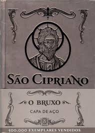 Resultado de imagem para antigo e gigante livro de sao cipriano capa preta