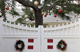 Mandy Patinkin, a legendary performer known for his work in film and theater