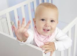 Resultado de imagem para bebe dando tchau
