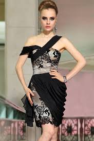 Résultat de recherche d'images pour "robe de bal noire"