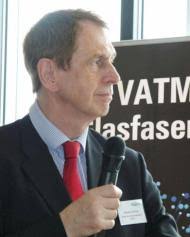 <b>Ekkehart Gerlach</b> moderierte den VATM Glasfaser-Tag 2012 - vatm-glasfasertag-2012-ftth-flickenteppich-1m