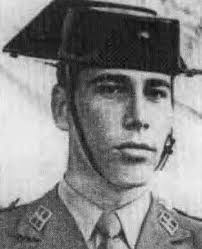 Luis Martos García de 29 años, era de Córdoba, ciudad en la que fue enterrado. Estaba casado y tenía un hijo de siete años. - luis-martos