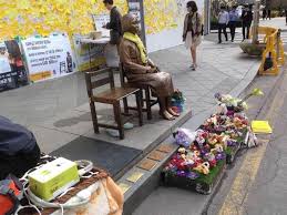 「ソウル日本大使館前 慰安婦像」の画像検索結果