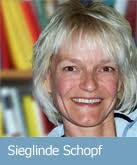 Sieglinde Schopf ist seit 1988 Ernährungsberaterin. Sie hat eine breit gefächerte Berufserfahrung als Seminarleiterin, Vortragende, Buchautorin, Ausbilderin ... - img_schopf_01