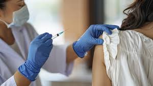 ¿Quiénes deben vacunarse contra la gripe H3N2 y cómo afecta a poblaciones vulnerables?