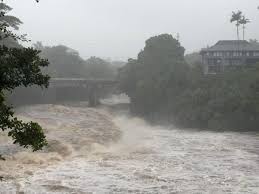 Lala se degrada a tormenta tropical y provoca fuertes lluvias y vientos en las islas hawaianas