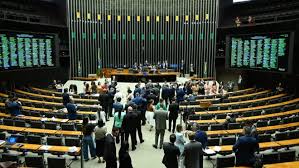 Congresso entra em modo eleição e trava CPMI do Master