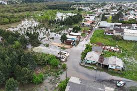 Chuvas causam estragos em todo o Paraná - Folha de Londrina