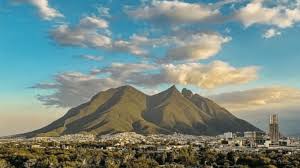 Prevén cielo soleado con poca nubosidad para este sábado