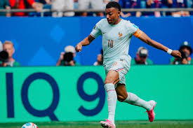 Kylian Mbappé's smallest opponent refuses to leave him alone during practice