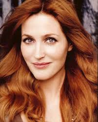 Nữ diễn viên từng trải qua hai đời chồng (Clyde Klotz và Julian Ozanne). Gillian Anderson cũng có một cô con gái 17 tuổi từ cuộc hôn nhân với người chồng ... - hinh-v_84aa2