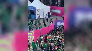 Fanáticos mexicanos derrumban las barreras del Fan Fest en Guadalajara y Ciudad de México