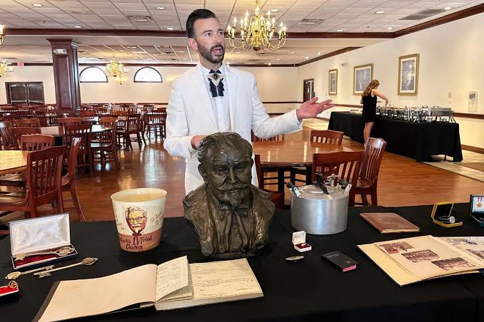 Colonel Sanders’ bow tie, recipe book, and Kentucky home are up for auction; highest bid for the tie exceeds $4,000.