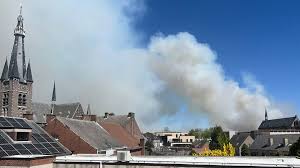 Limburgse brandweer strijdt mee tegen natuurbrand in Weert, bij ons code rood in verschillende militaire domeinen