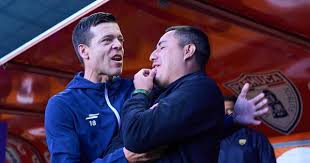 ¡Se calentaron los ánimos! Efraín y Solari casi llegan a los golpes en pleno partido