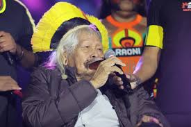 Cacique Raoni fala sobre a importância da Amazônia antes de show de Lewis Capaldi no Lolla