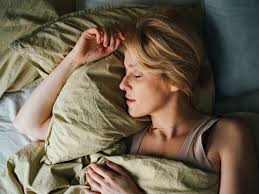 Los expertos hablan: dormir con las persianas abiertas, ¿sí o no?