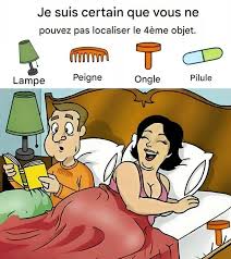 Dechoukay yon depo PAM nan gonayiv 2 fanm ap pote yon sak du riz