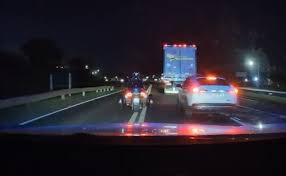 Triciclo carregado de contrabando tenta fugir a 150 km/h, desafia a PRF na BR-277 e termina em colisão em Cascavel